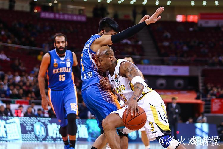 莫兰特复出后全场20中7，三分5中2得到21分4篮板10助攻