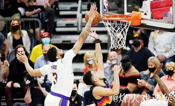 弗拉格与戴维斯二人转配合,空切接助攻上篮打进 弗拉格与戴维斯二人转配合,空切接助攻上篮打进